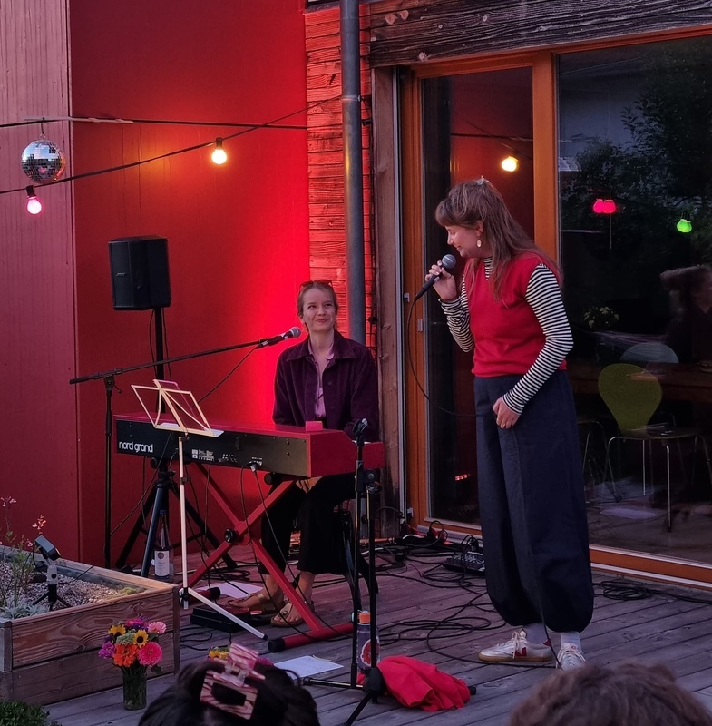 Live-Musik beim Dorfflohmarkt